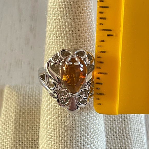 Natural Baltic Honey Amber pear shaped silver ring, size 8 - Picture 4 of 9